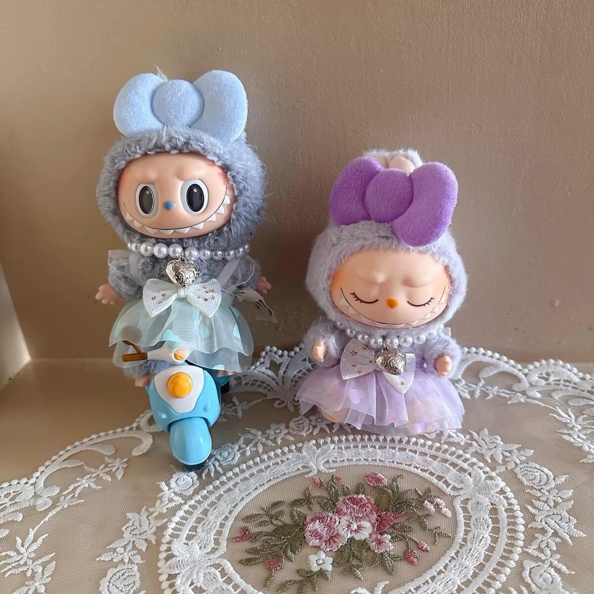 Handmade Doll Clothes Labubu Clothes β Lace Dress, Pearl Necklace & Bow Set | Cute Labubu Outfits in Blue, Pink, Purple | DIY Doll Outfit