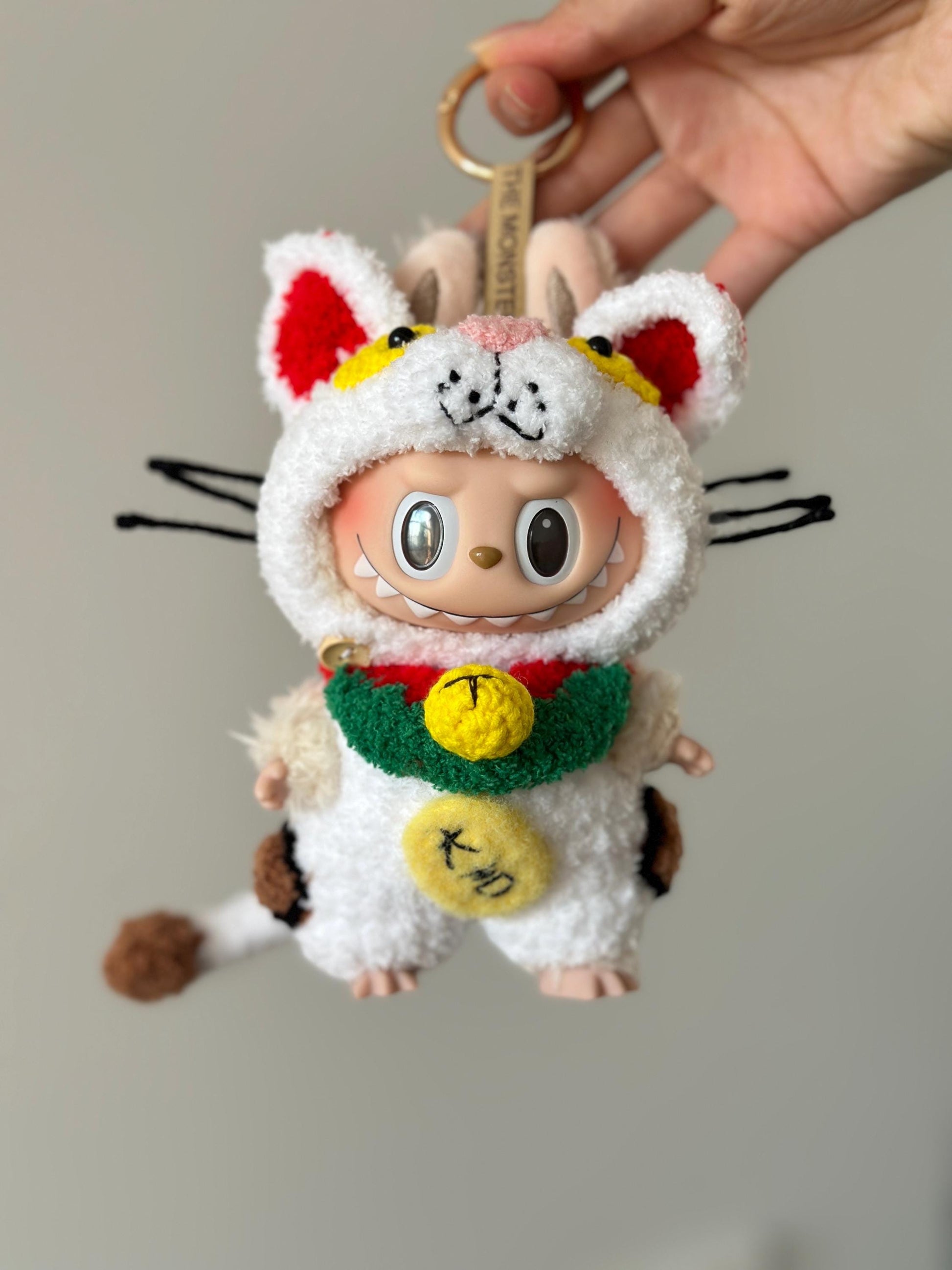 Handmade Maneki Neko Lucky Cat Crochet Labubu Clothes | Kawaii Good Fortune Charm for Labubu Lovers | Macaron & Have a Seat Compatible