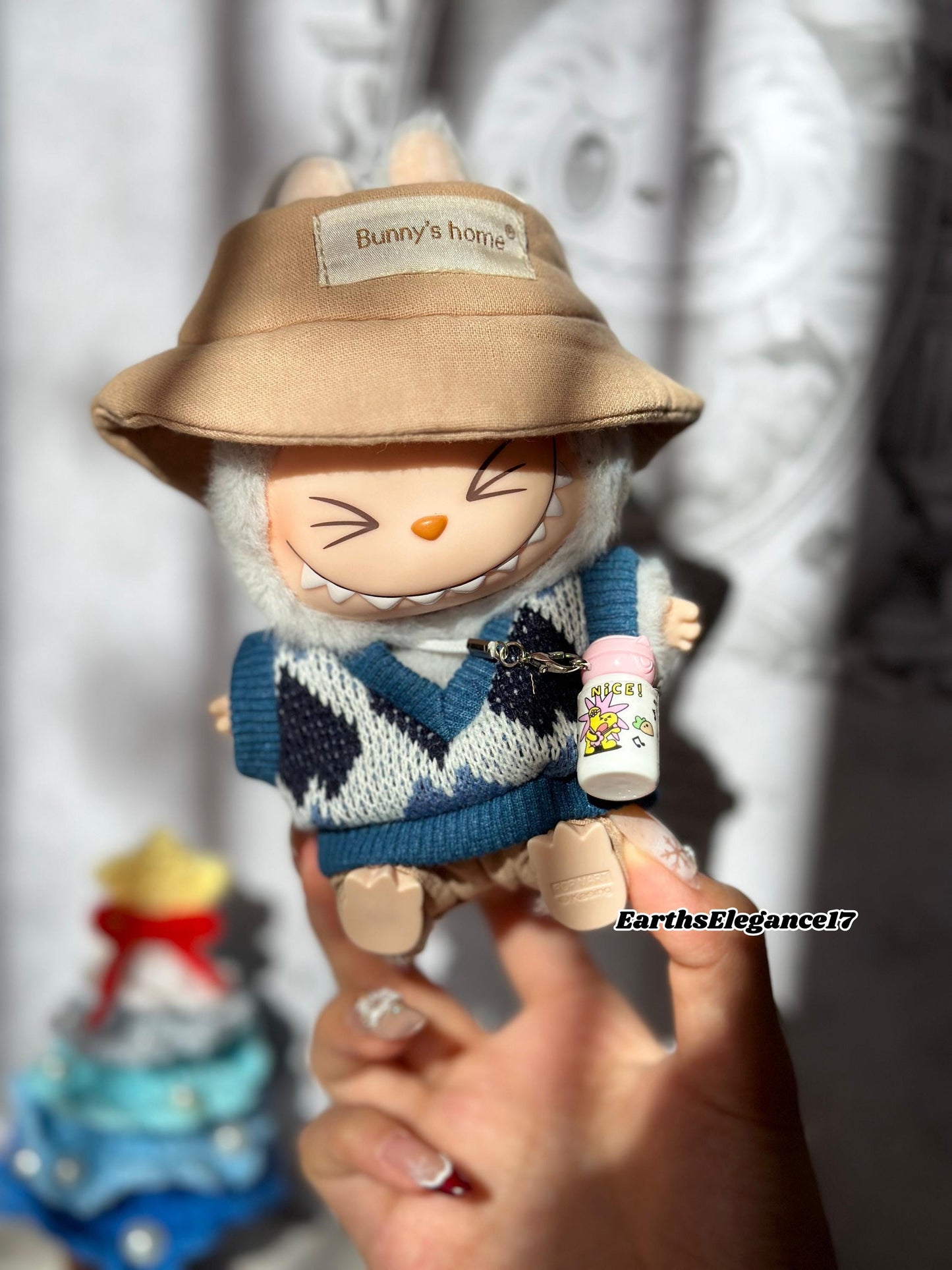 Handmade Knit Labubu Outfit Set – Blue Checked Sweater, Beige Bucket Hat & Pants | Fits Have a Seat Macaron Series Labubu Clothes