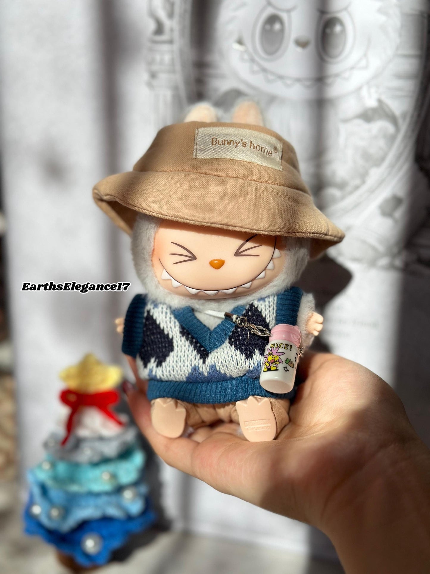 Handmade Knit Labubu Outfit Set – Blue Checked Sweater, Beige Bucket Hat & Pants | Fits Have a Seat Macaron Series Labubu Clothes