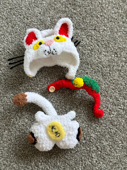 Handmade Maneki Neko Lucky Cat Crochet Labubu Clothes | Kawaii Good Fortune Charm for Labubu Lovers | Macaron & Have a Seat Compatible