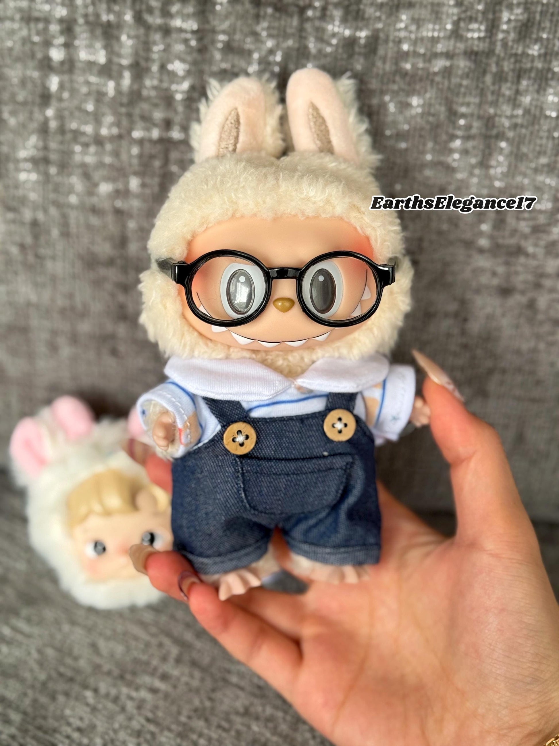 Handmade Kawaii Denim Overall Set for Labubu Dolls – Patterned Shirt, Labubu Glasses | Cute Doll Clothes Gift Labubu Keychain Outfits|
