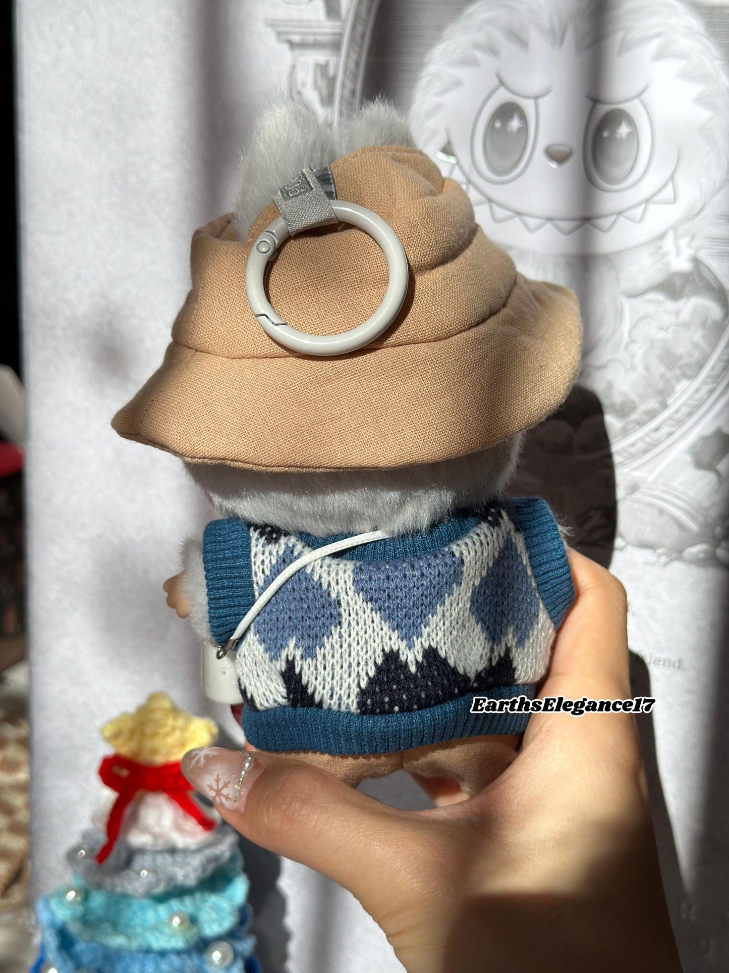 Handmade Knit Labubu Outfit Set – Blue Checked Sweater, Beige Bucket Hat & Pants | Fits Have a Seat Macaron Series Labubu Clothes