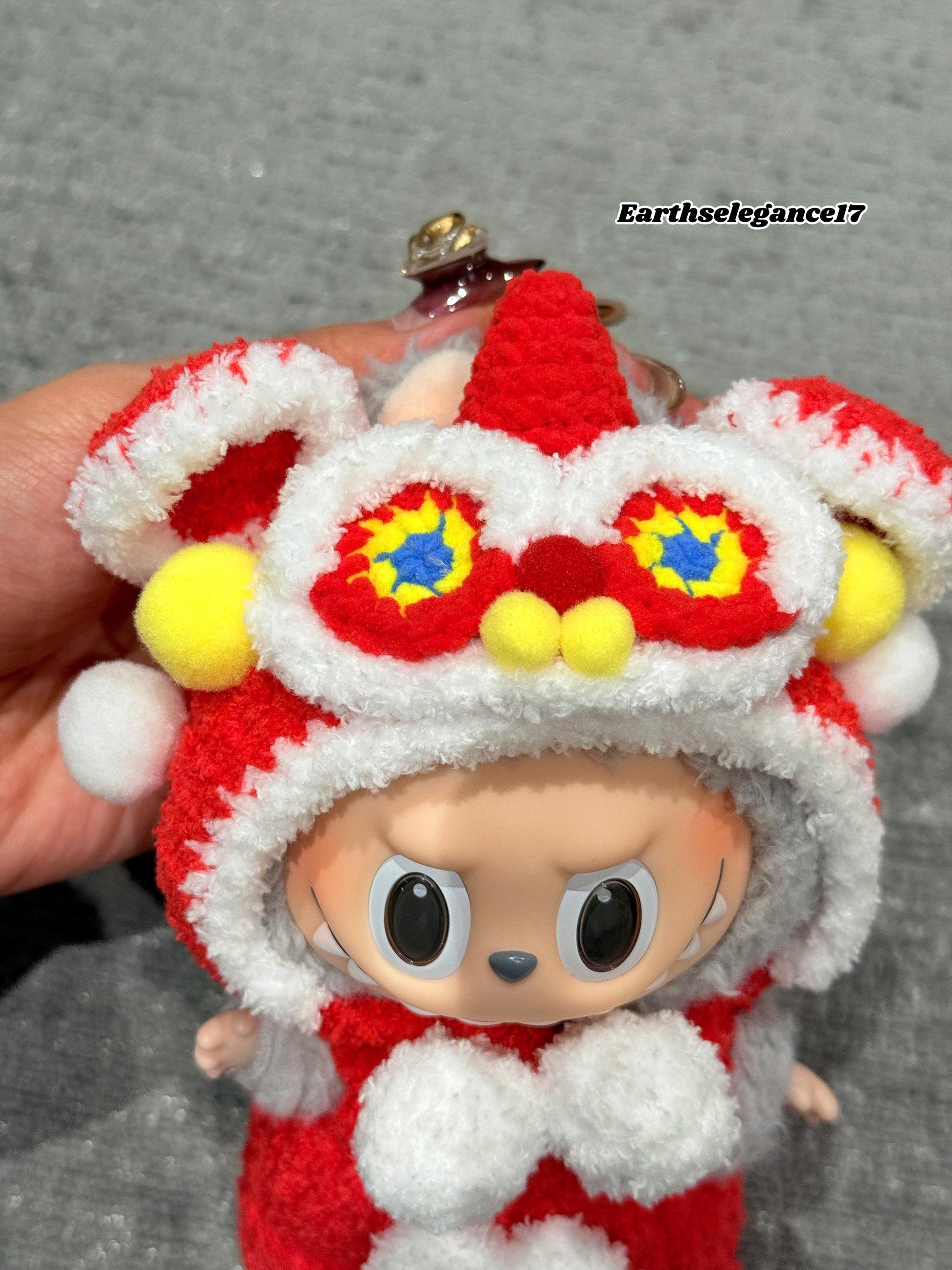 Handmade Chinese Lion Dance Outfit for Labubu Macaron, 17cm Doll Clothes, Crochet Costume, Lunar New Year, Doll Accessories, Gift Idea