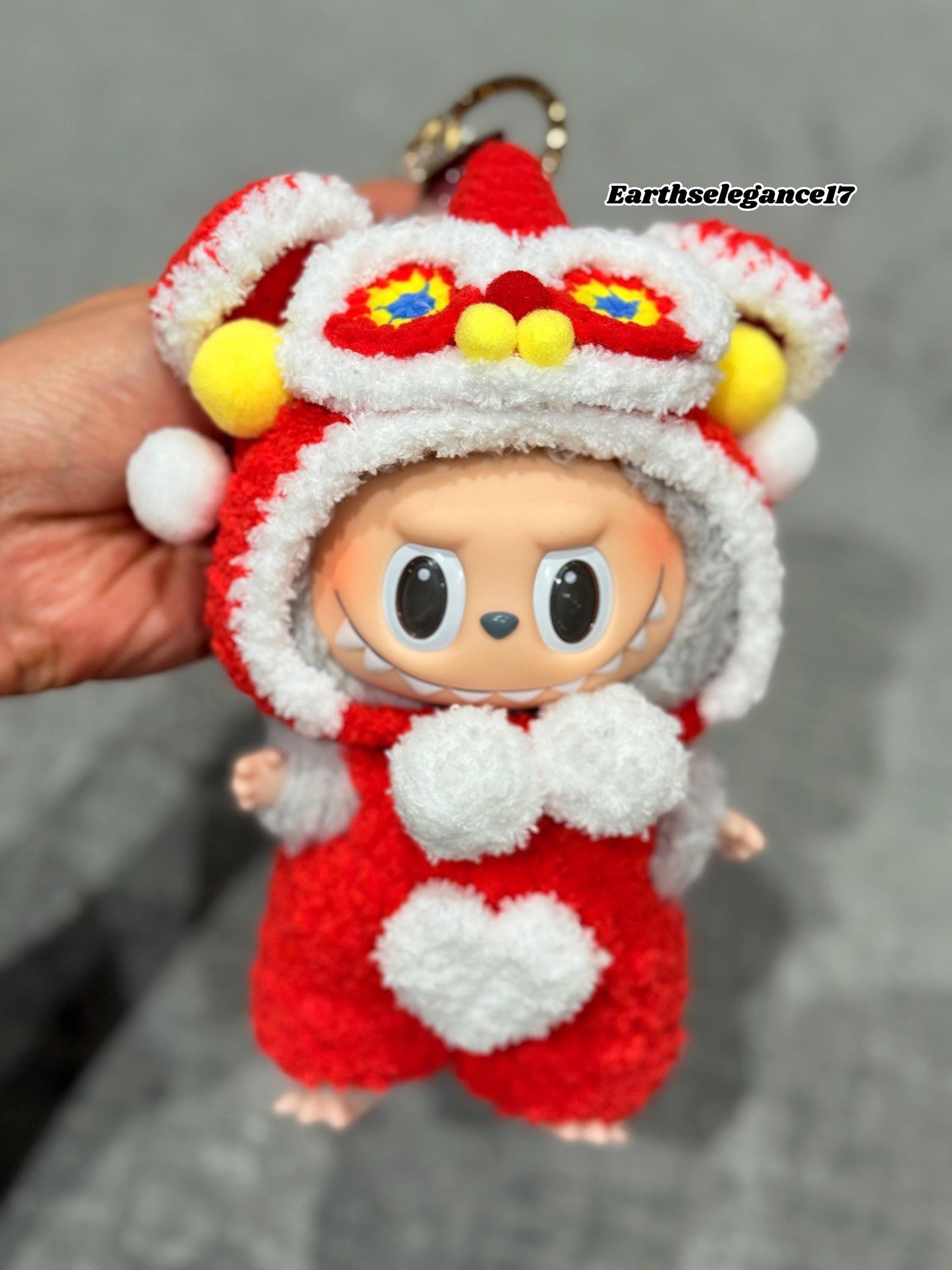 Handmade Chinese Lion Dance Outfit for Labubu Macaron, 17cm Doll Clothes, Crochet Costume, Lunar New Year, Doll Accessories, Gift Idea