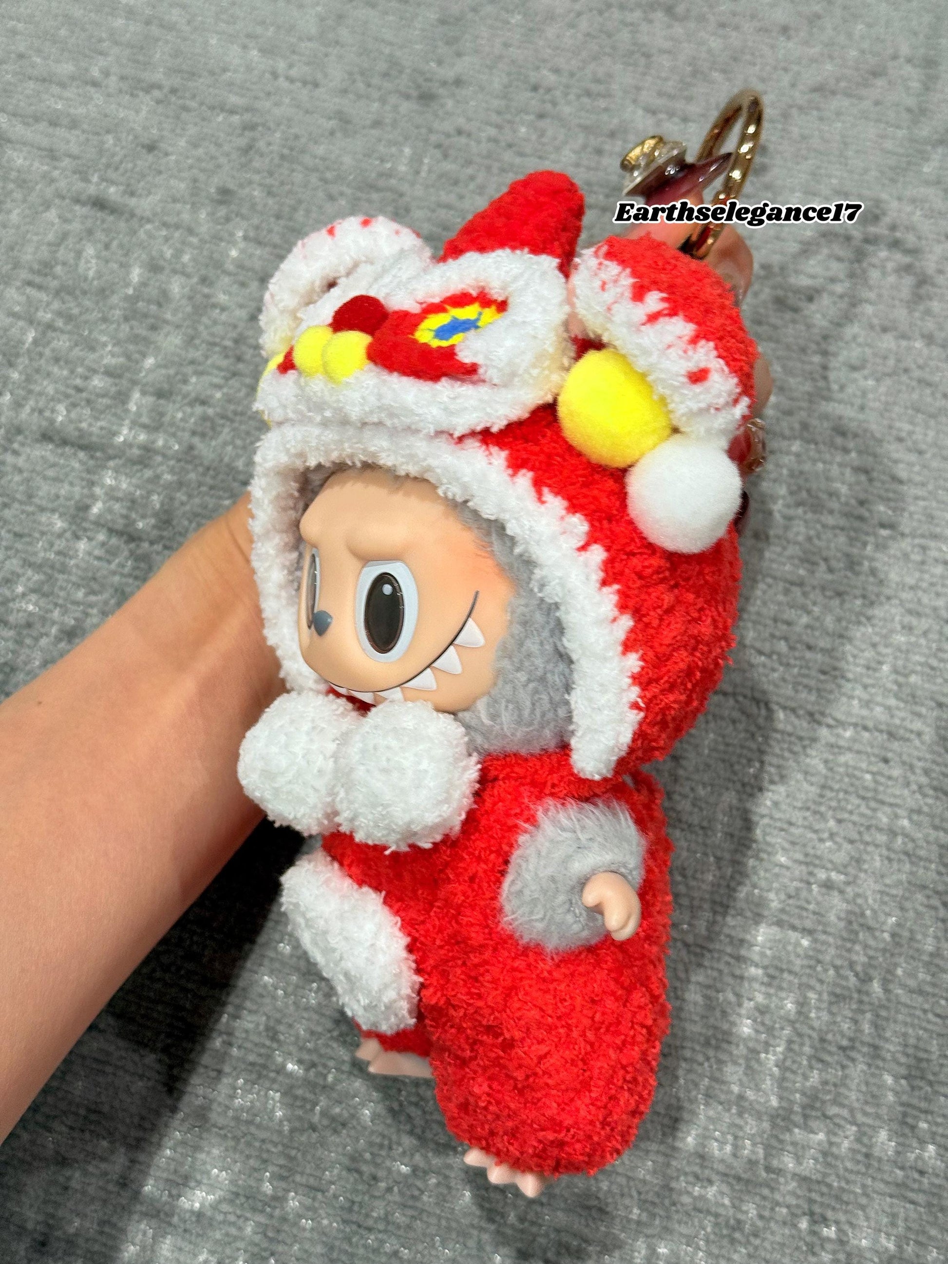 Handmade Chinese Lion Dance Outfit for Labubu Macaron, 17cm Doll Clothes, Crochet Costume, Lunar New Year, Doll Accessories, Gift Idea