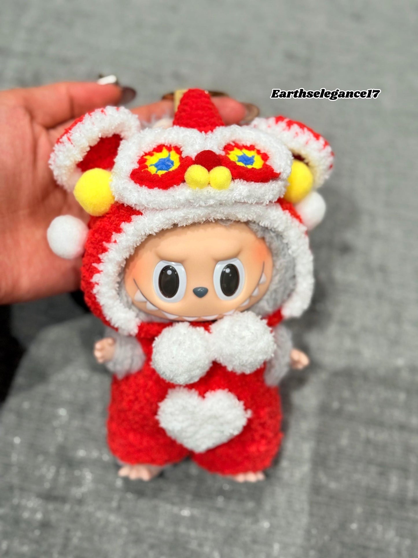 Handmade Chinese Lion Dance Outfit for Labubu Macaron, 17cm Doll Clothes, Crochet Costume, Lunar New Year, Doll Accessories, Gift Idea