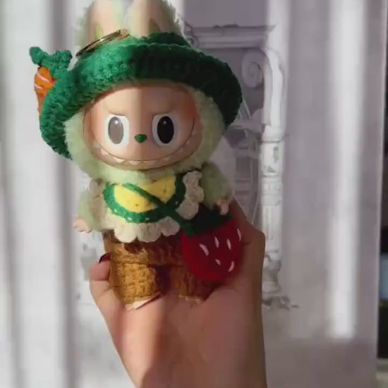 Handmade Crochet Labubu Outfit – Green Hat with Carrot, Strawberry Crossbody Bag, Cute Doll Clothes| Labubu Clothes Labubu Outfit Gift